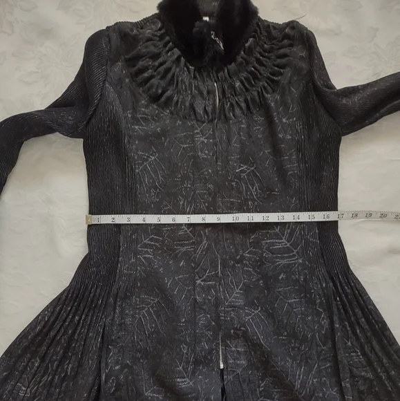 Lindi victorian faux fur jacquard pleats jacket zip front